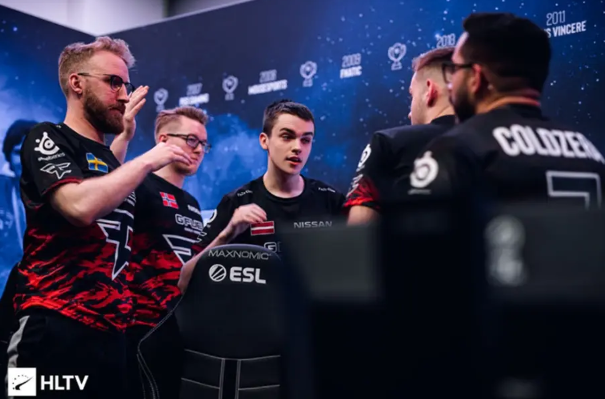 秀中砍下3 秀中砍下3