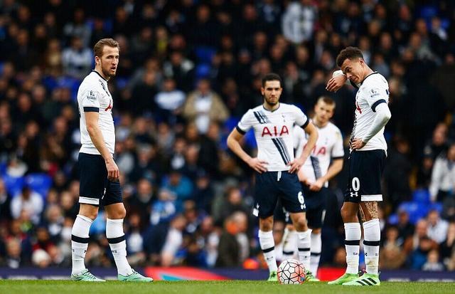 边锋沿底线 边锋沿底线